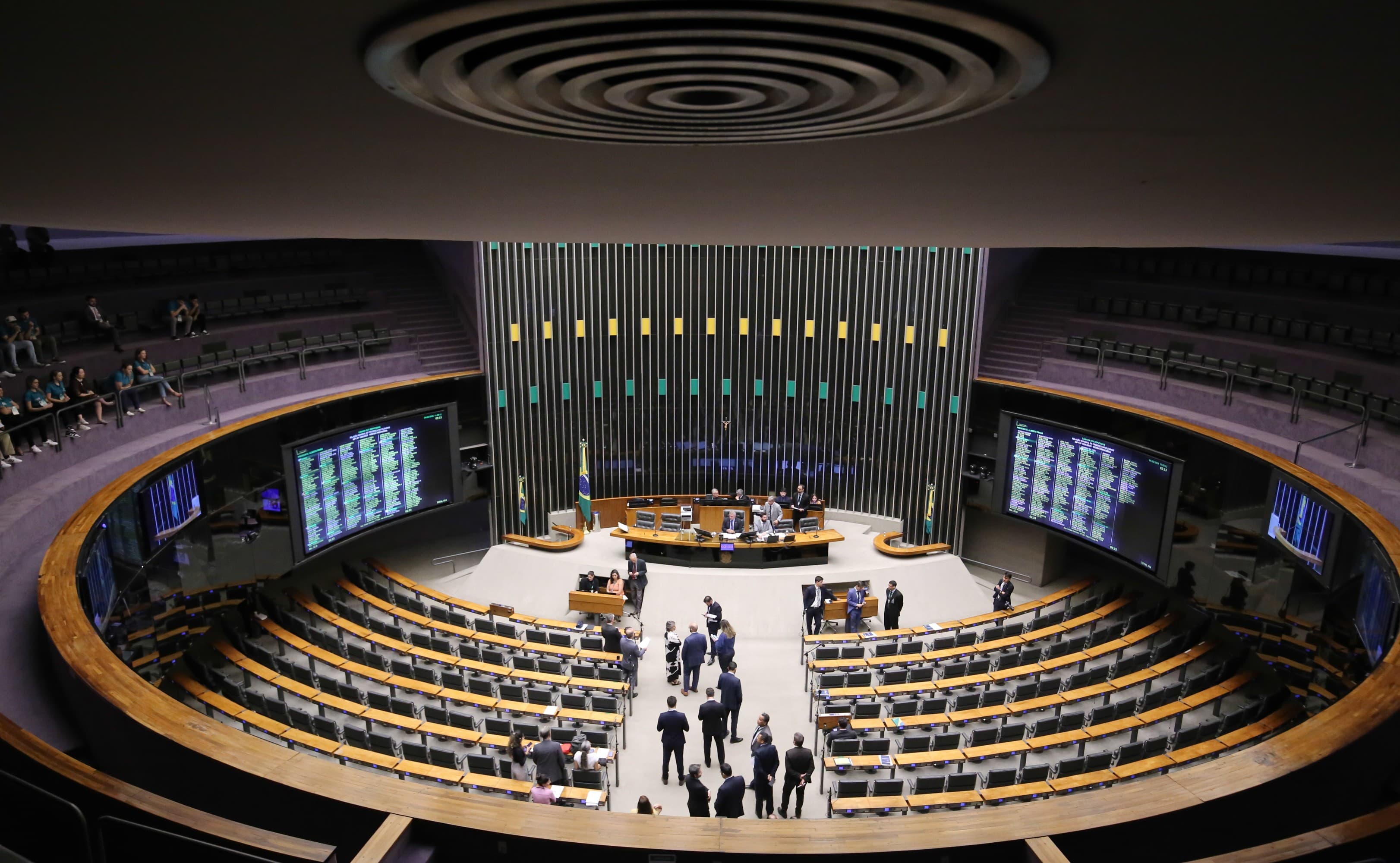 Câmara aprova PEC que exige reserva de ao menos 1% do orçamento para assistência social